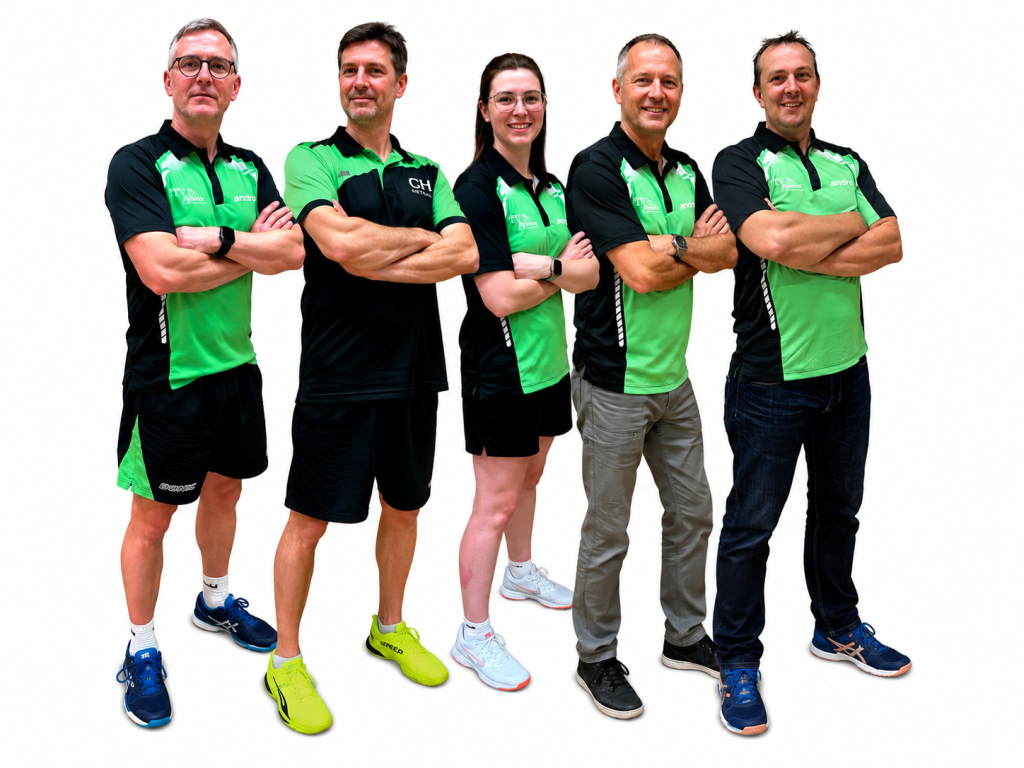 Team 2 senioren najaarscompetitie 2026, vijf spelers in groen-zwart clubshirt