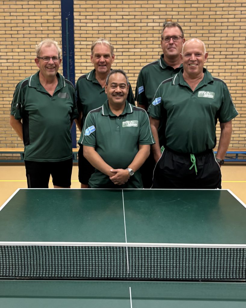 Team 3 senioren najaarscompetitie 2026 achter de tafeltennistafel